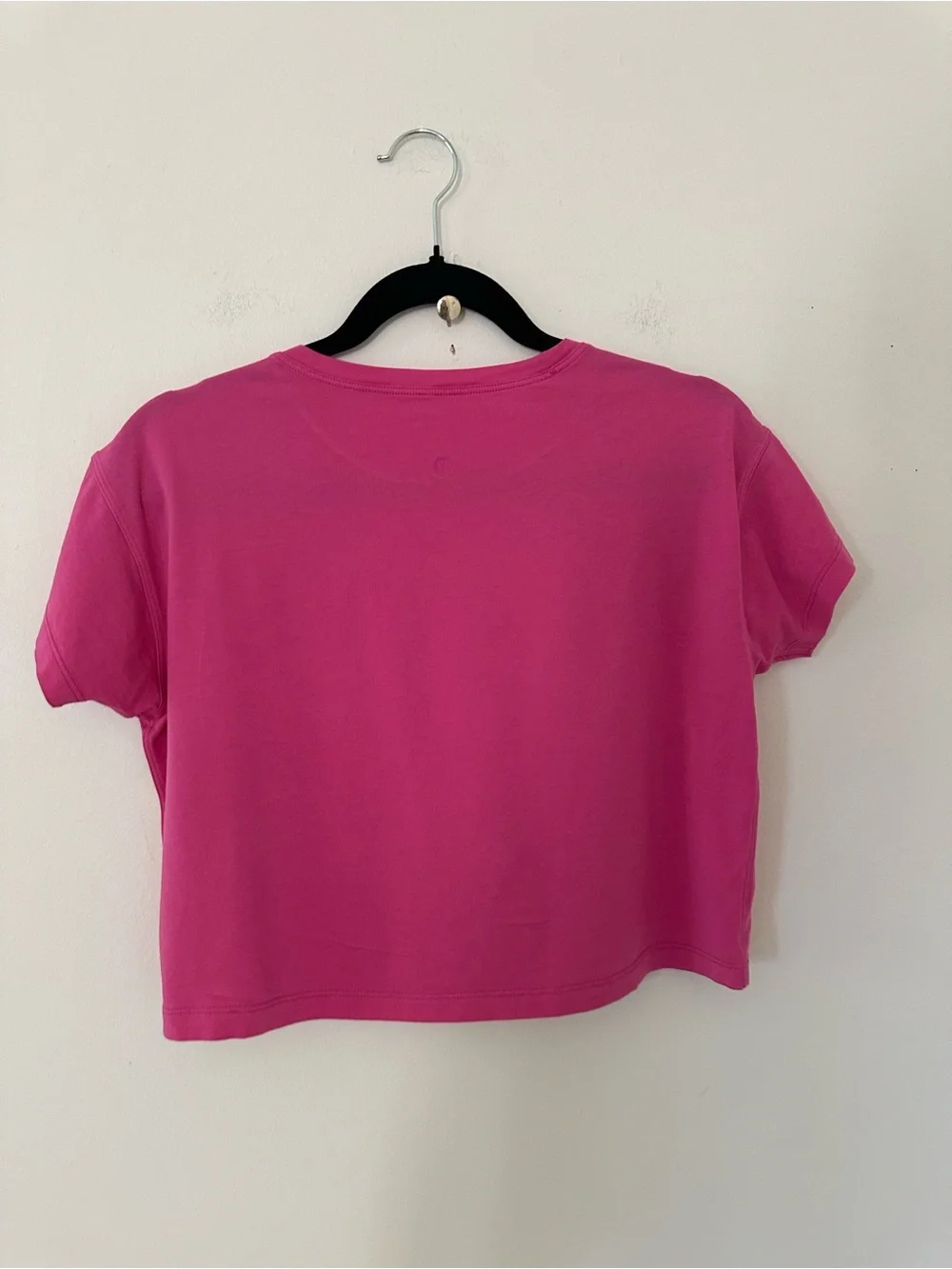 lululemon athletica Bright Pink Cropped Tee size 8
